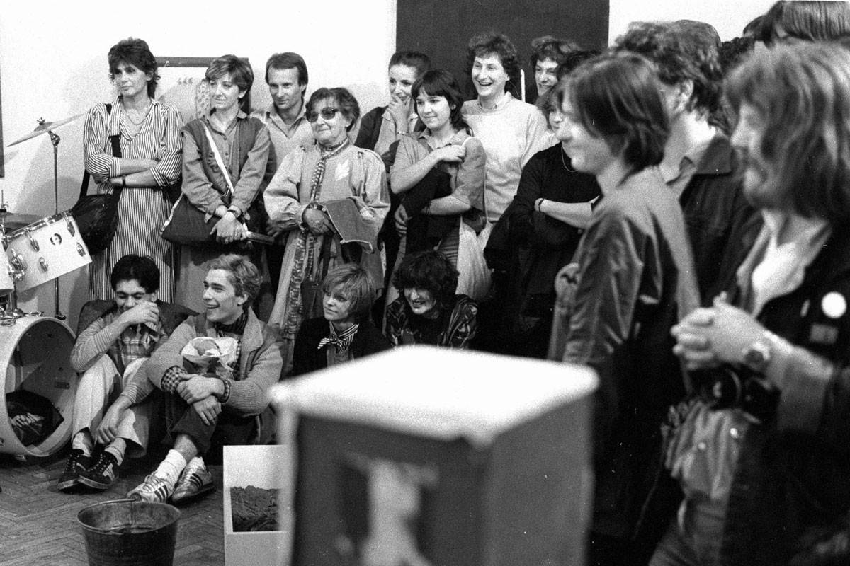 Fiatal Művészek Klubja, ef Zámbó István festő kiállításának megnyitója (1983) Photo: Fortepan